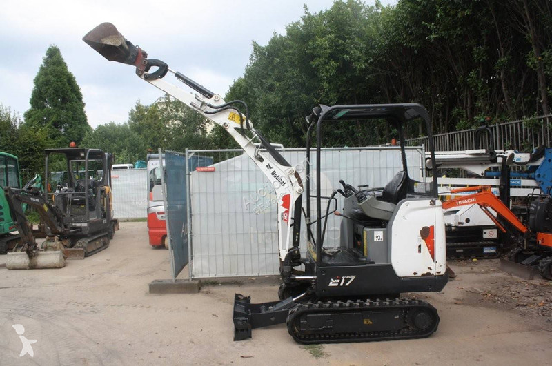 جرافة Bobcat E17