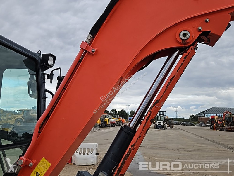 Lopatový nakládač Kubota KX057-4