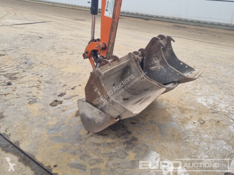 Lopatový nakládač Hitachi ZX33U-6 CLR
