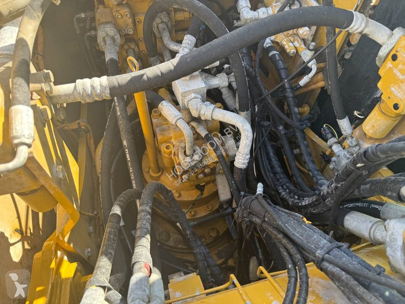 Escavadora Caterpillar