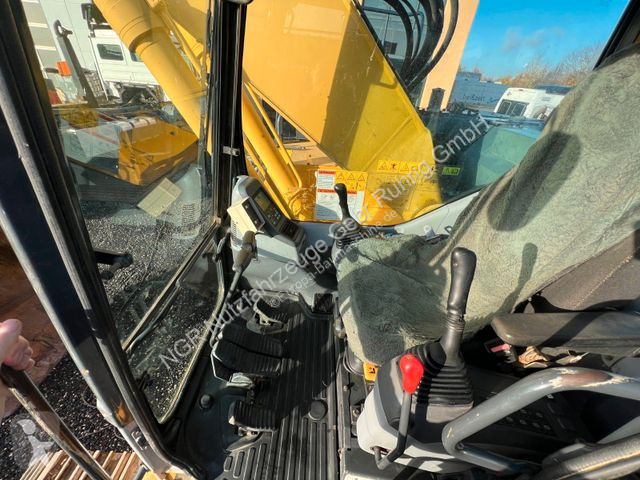 Rýpadlo Komatsu 23200 Kg 107 Kw