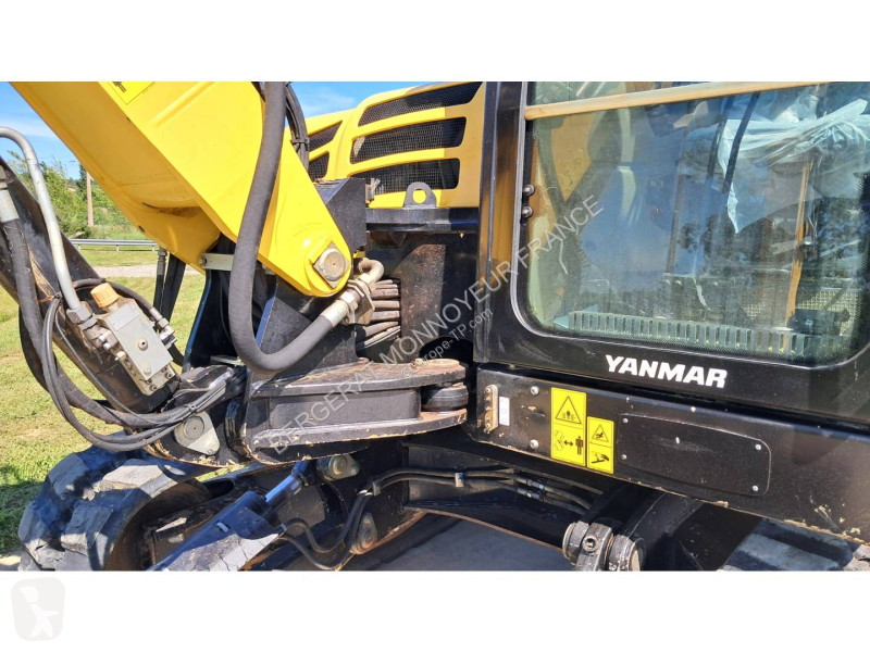 جرافة Yanmar SV120