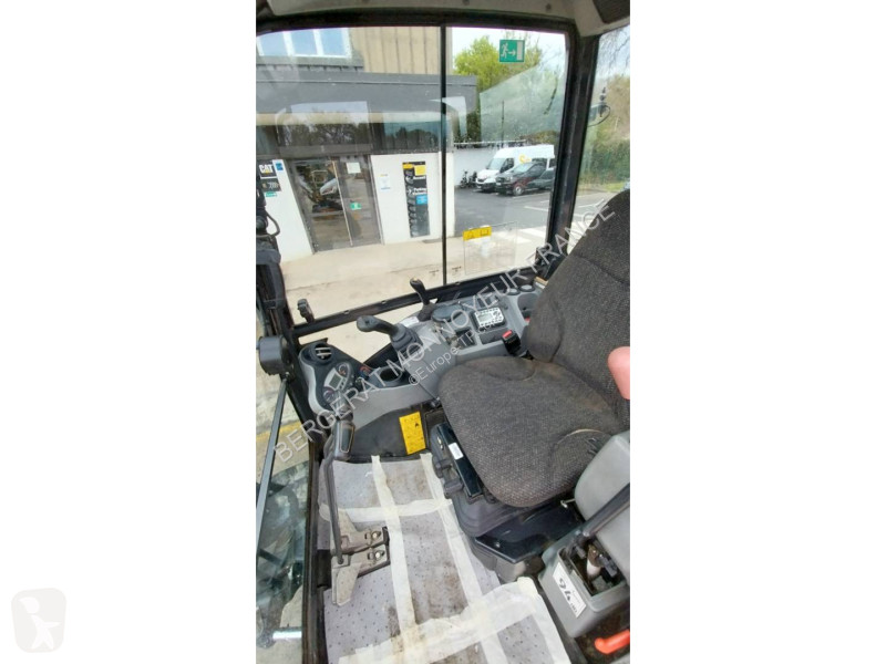 Excavator Bobcat E27
