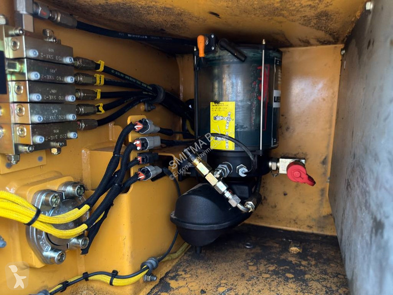 جرافة Liebherr R922 SLC