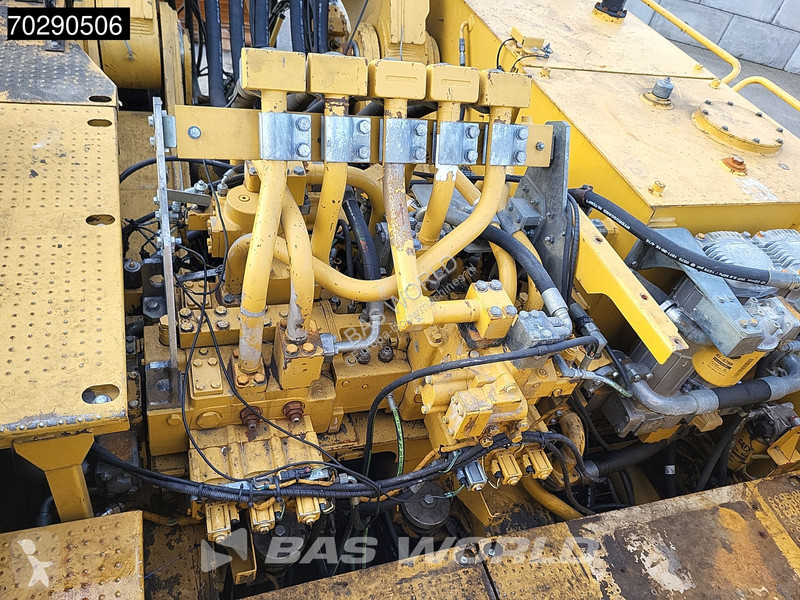Rýpadlo Caterpillar 390 D L