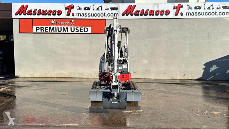Rýpadlo Takeuchi TB225