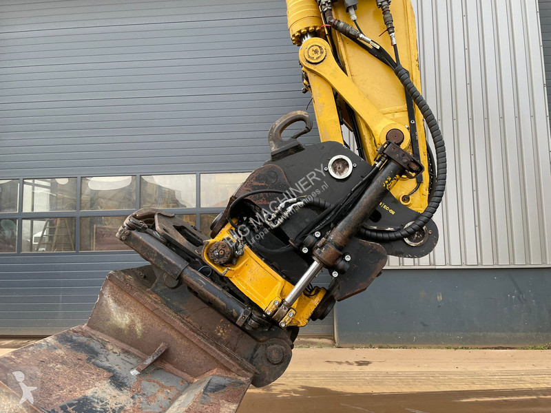 Skovl Komatsu Engcon and 3 x bucket