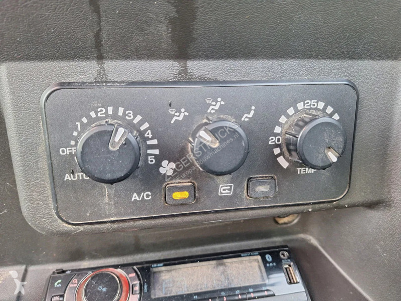 جرافة Takeuchi 2