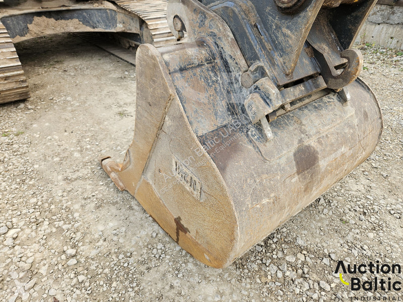 جرافة Komatsu 11