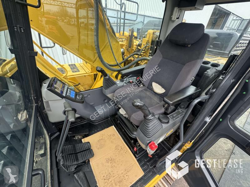 جرافة Komatsu 11