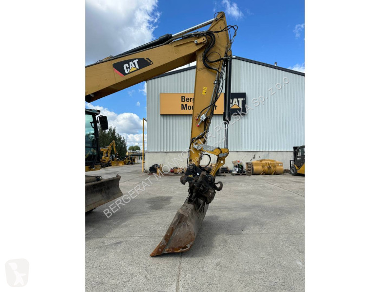 جرافة Caterpillar F