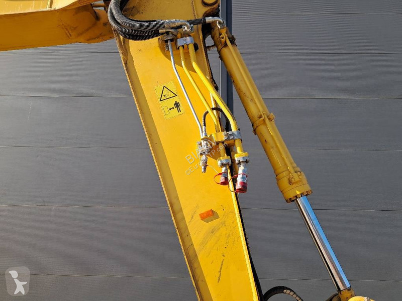 Багер Komatsu 11E0