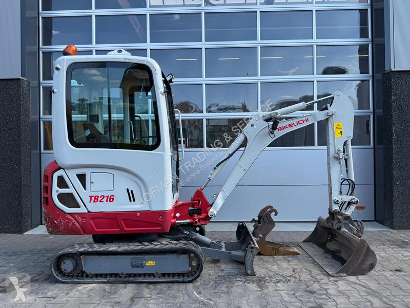 جرافة Takeuchi TB216