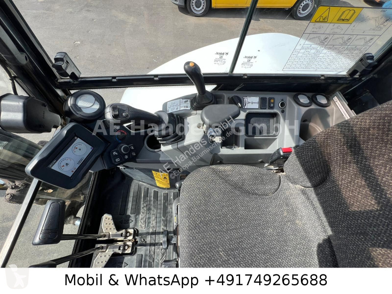 جرافة Bobcat...