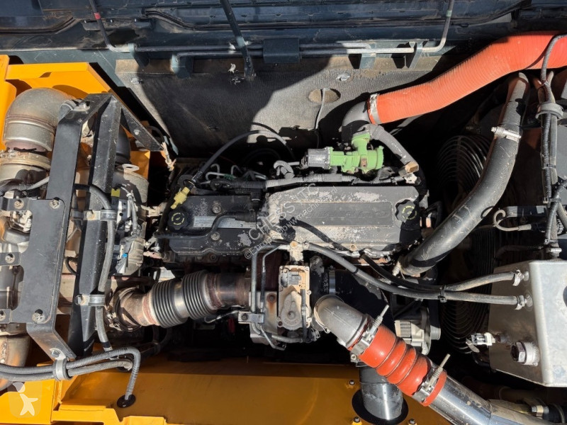 جرافة Hyundai HX 220 L - L - HX 220