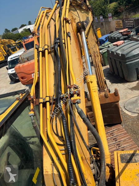 جرافة Komatsu LC8
