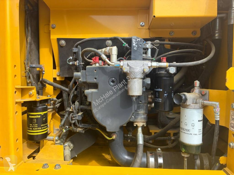 جرافة Komatsu 11