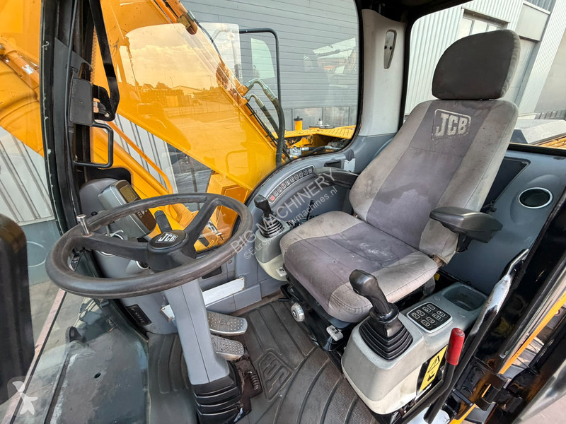 جرافة JCB