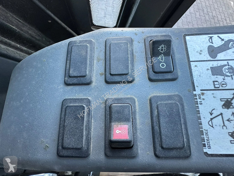 جرافة Bobcat E55z