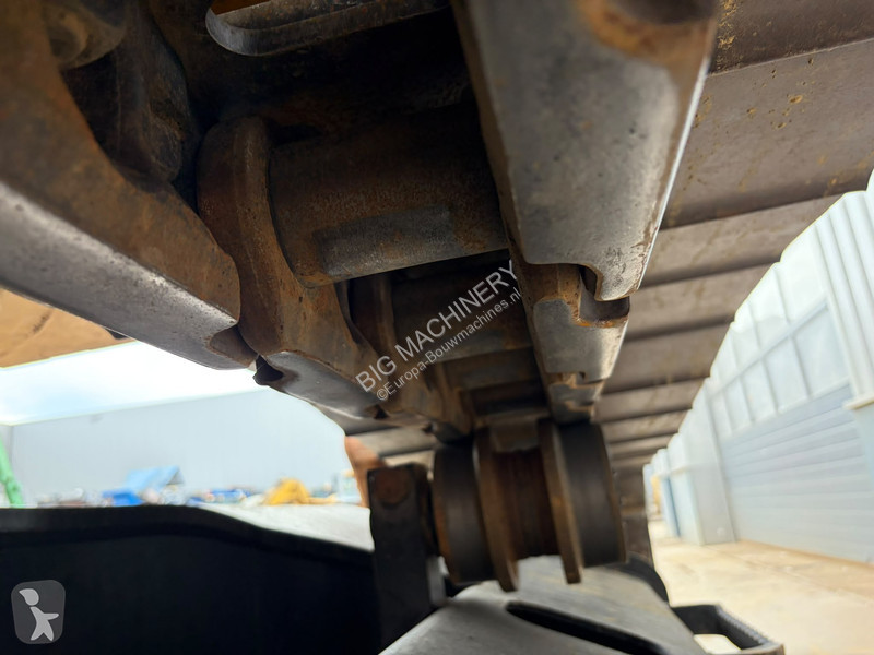 Lopatový nakládač Caterpillar 07A