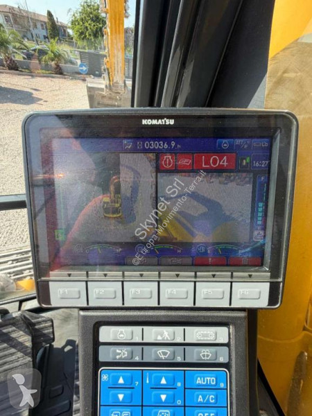 جرافة Komatsu PC210-11E0