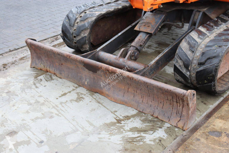 جرافة Hitachi 02
