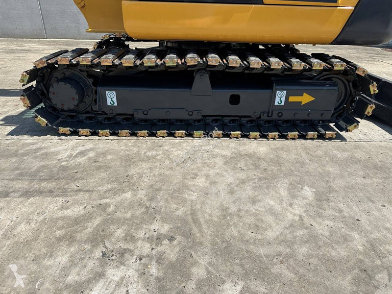 جرافة Komatsu 7