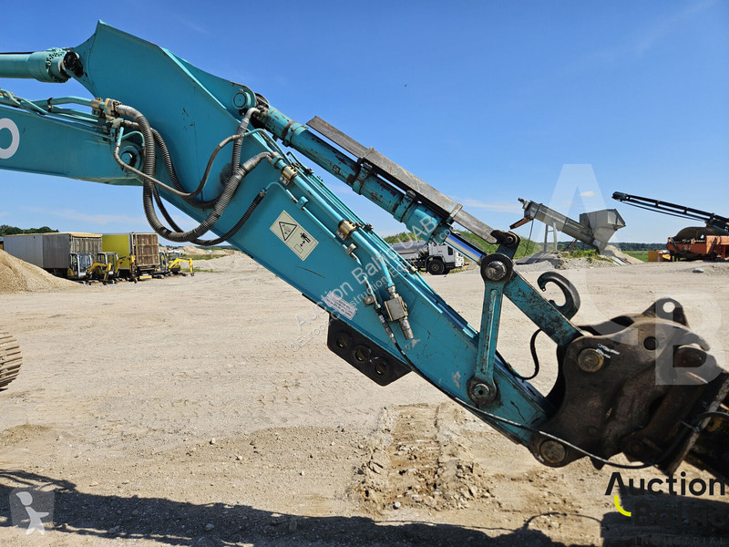 جرافة Kobelco LC10