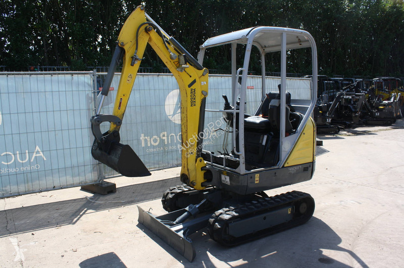 جرافة Neuson ET16