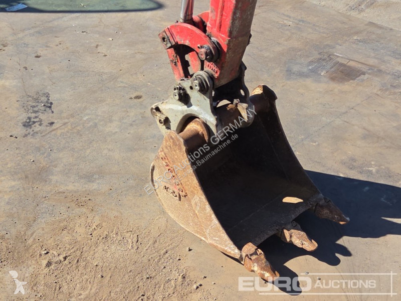 جرافة Volvo EC15E