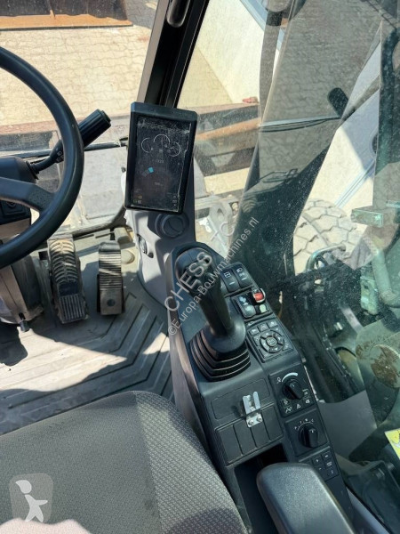 جرافة Volvo 220 E 220 - 180 -