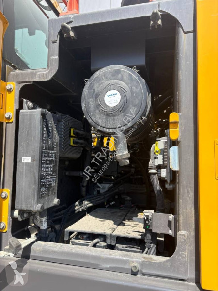 جرافة Volvo EC220ENL (Two Buckets)