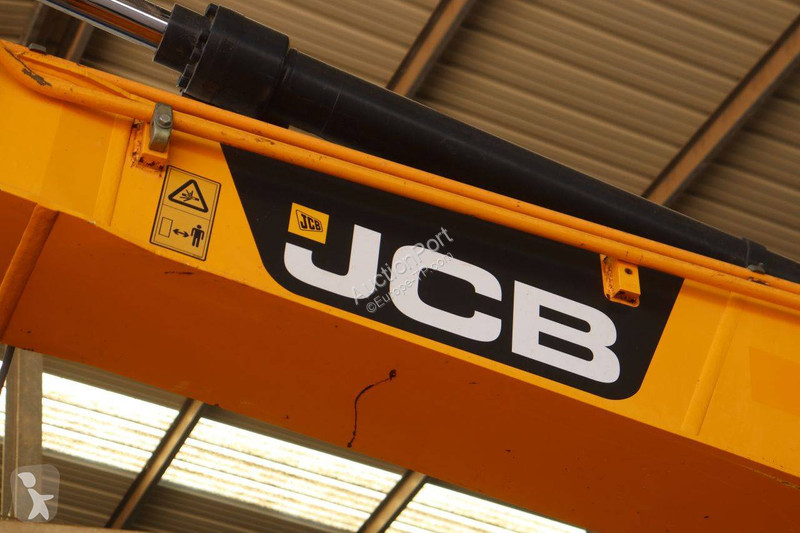 Excavator JCB