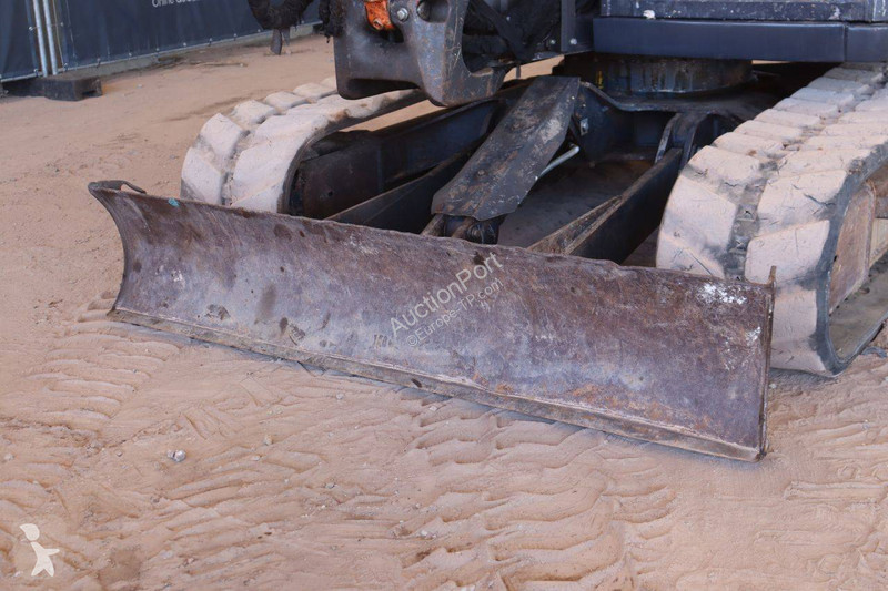 Lopatový nakládač Hitachi Zaxis B-6