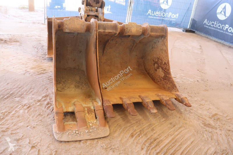 Excavator Hyundai Robex 210LC9