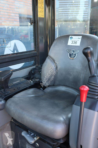 Lopatový nakládač Case CX26C