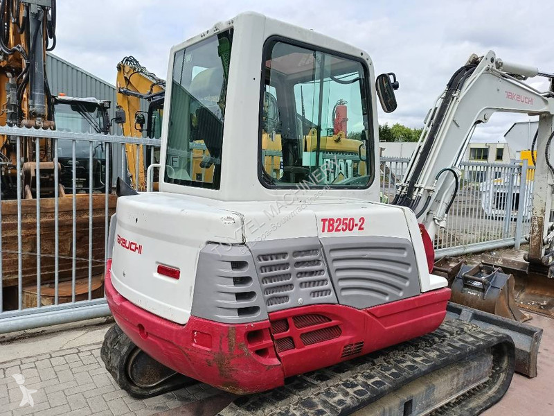 Excavator Takeuchi 5 ton rups graafmachine...