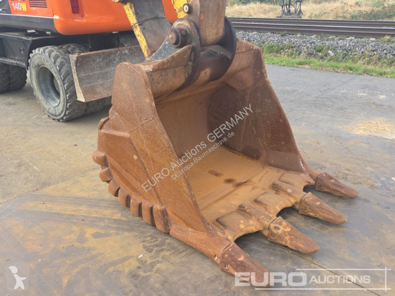 Багер Komatsu LC-11E0