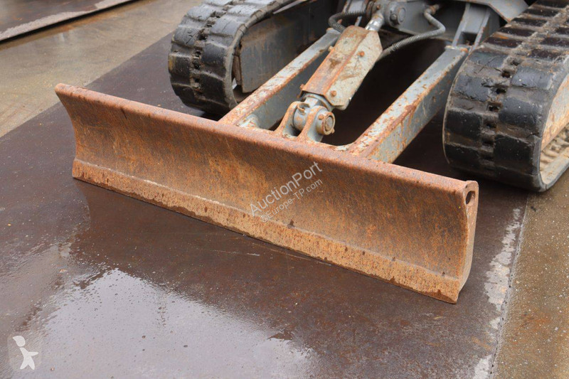 جرافة Takeuchi 0
