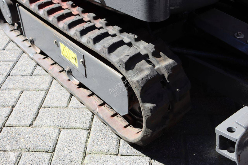 جرافة Yanmar SV08-1A(S)