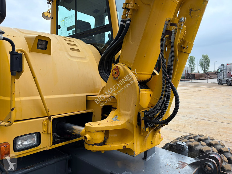 Excavadora Takeuchi TB295W-1