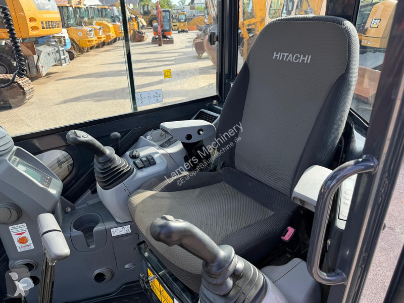 Excavadora Hitachi ZX33U-6 .