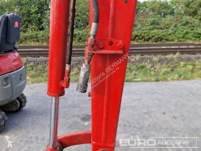 Багер Volvo ECR25D