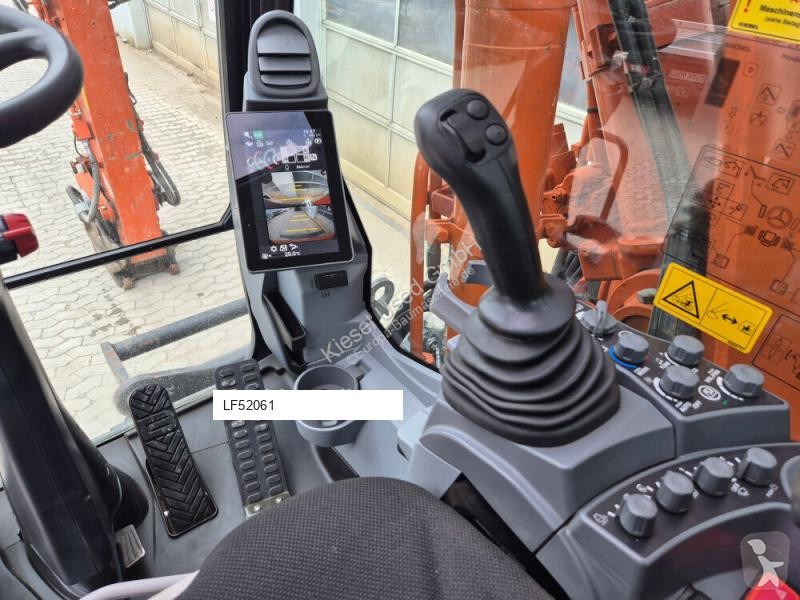 Екскаватор Hitachi ZX135W-7