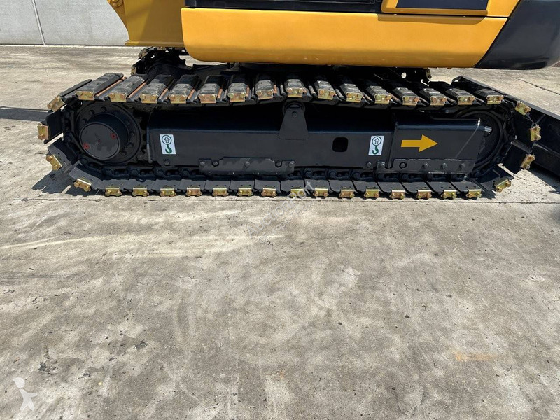 Екскаватор Komatsu 7