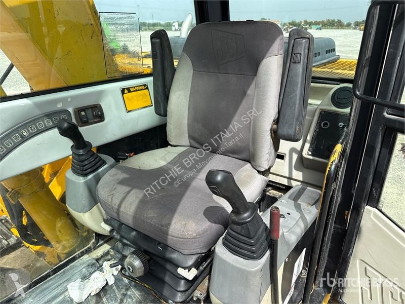 Екскаватор JCB