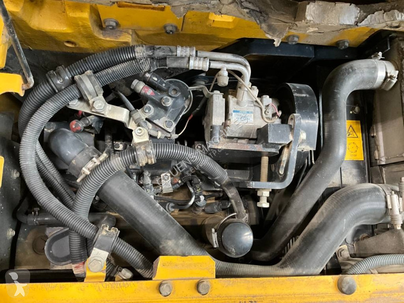 Экскаватор Komatsu MR8