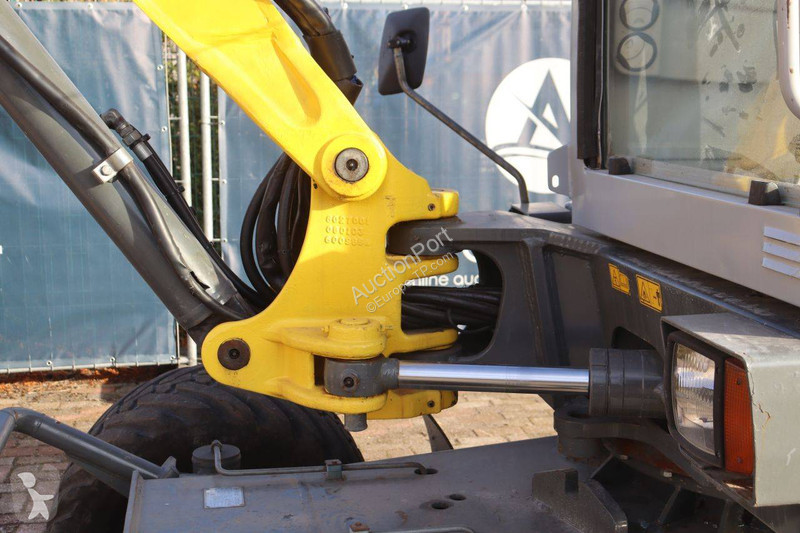 جرافة Neuson 6503