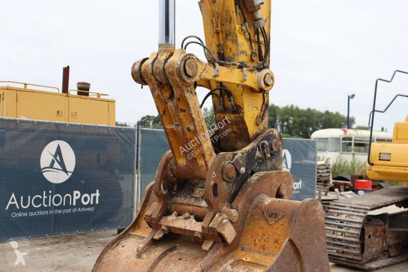 Excavadora Komatsu LC-11