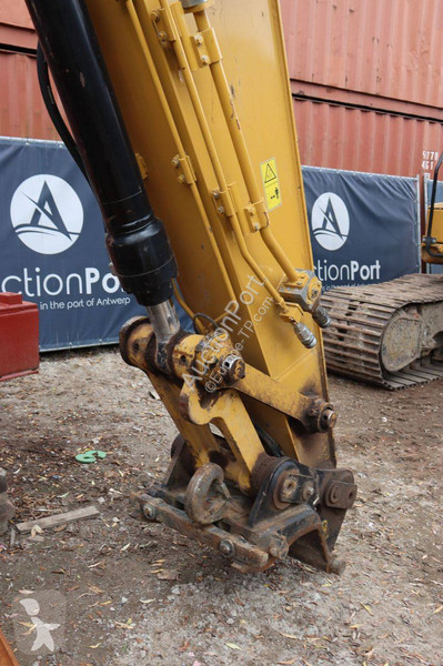جرافة Caterpillar 320FL
